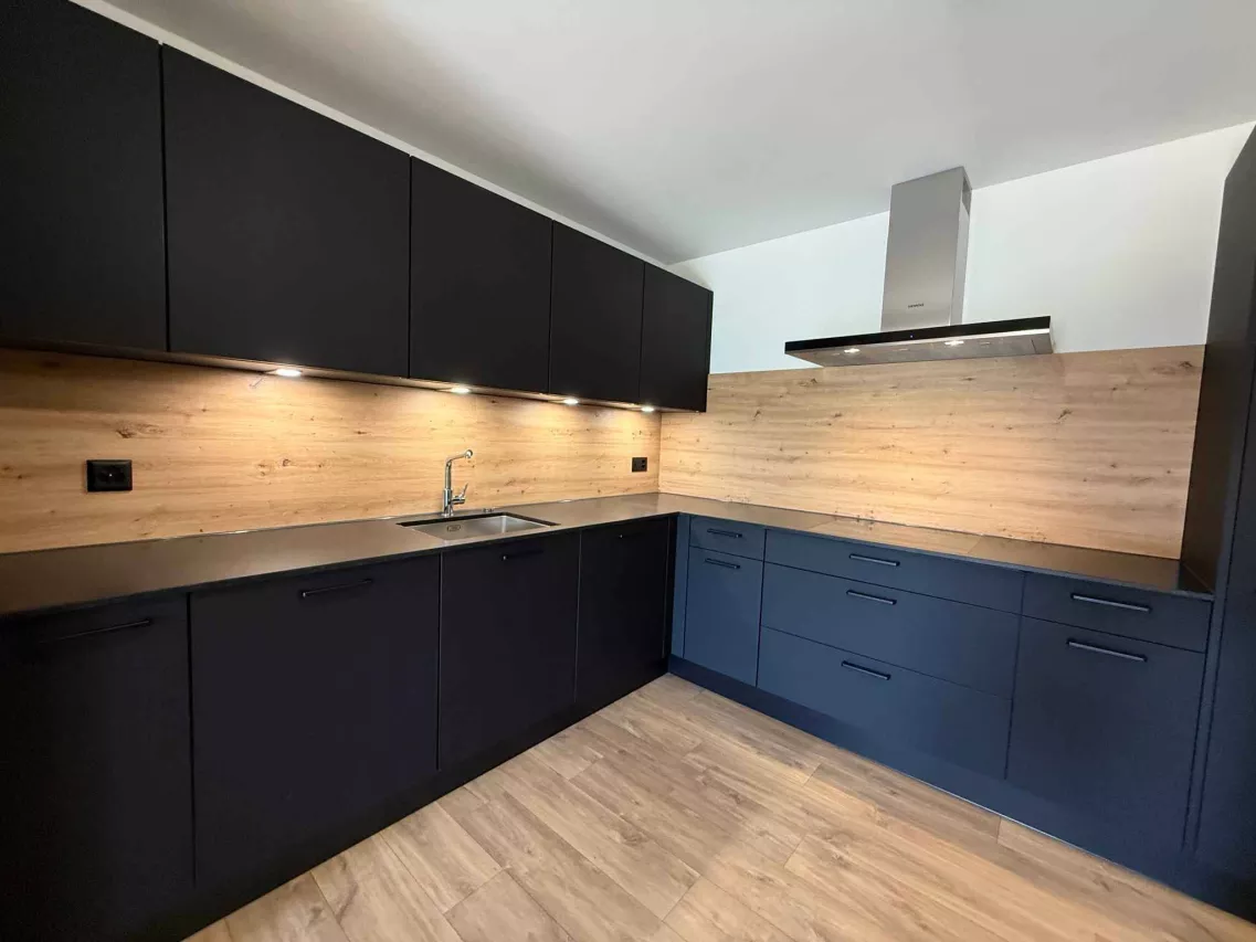 Montet (Broye) - Rénovation totale, magnifique appartement neuf situé au 1er étage