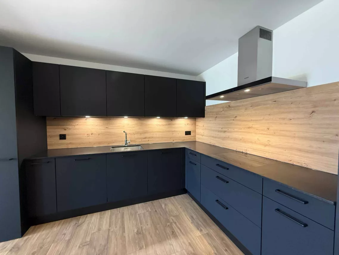 Montet (Broye) - Rénovation totale, magnifique appartement neuf situé au rez supérieur