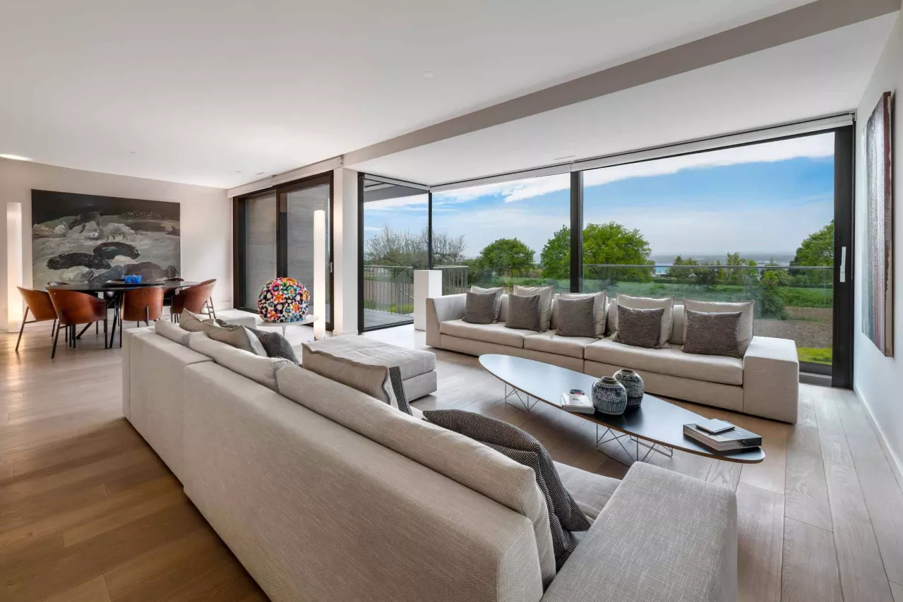Corsier GE - Coup de cœur: Sublime duplex contemporain avec jardins, vue sur les champs et le lac