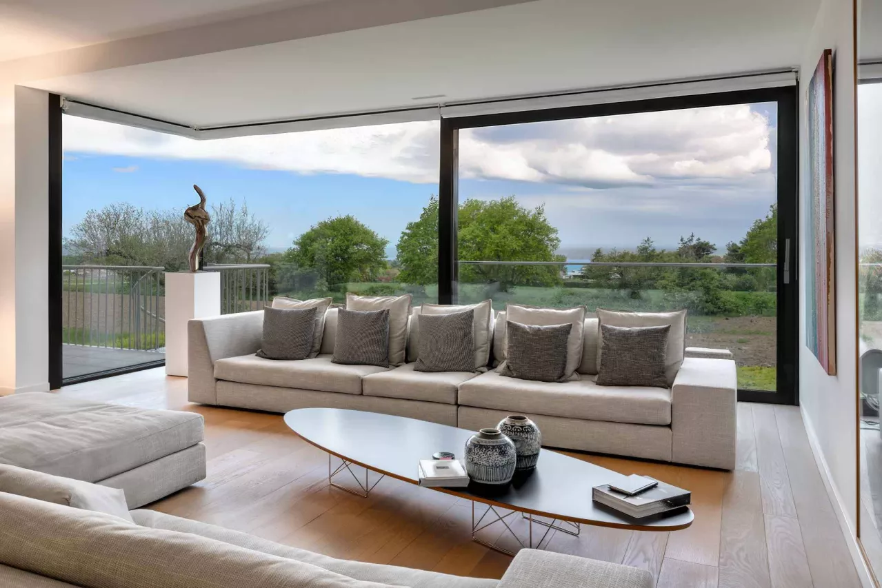 Corsier GE - Coup de cœur: Sublime duplex contemporain avec jardins, vue sur les champs et le lac