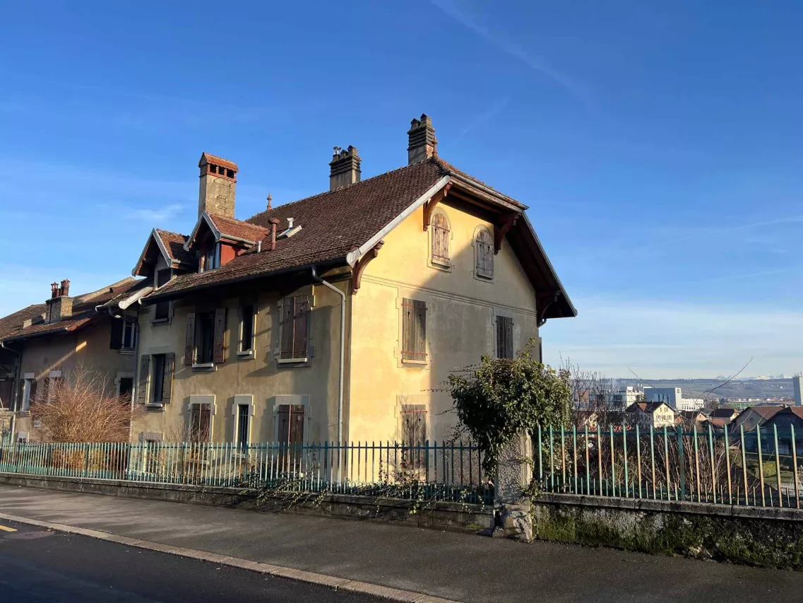 Orbe - Immeuble locatif mitoyen à deux pas du centre-ville avec places de parc