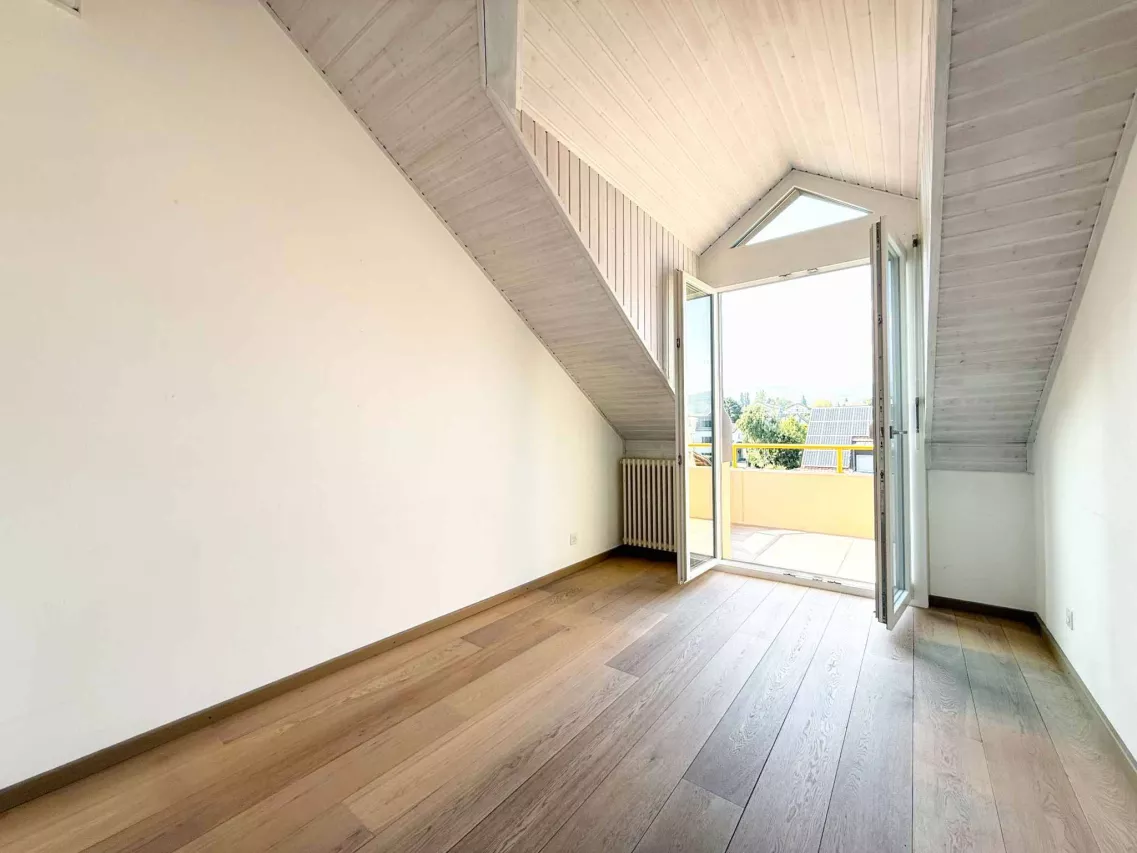 Vente À Gland - Duplex lumineux avec cachet, au calme absolu