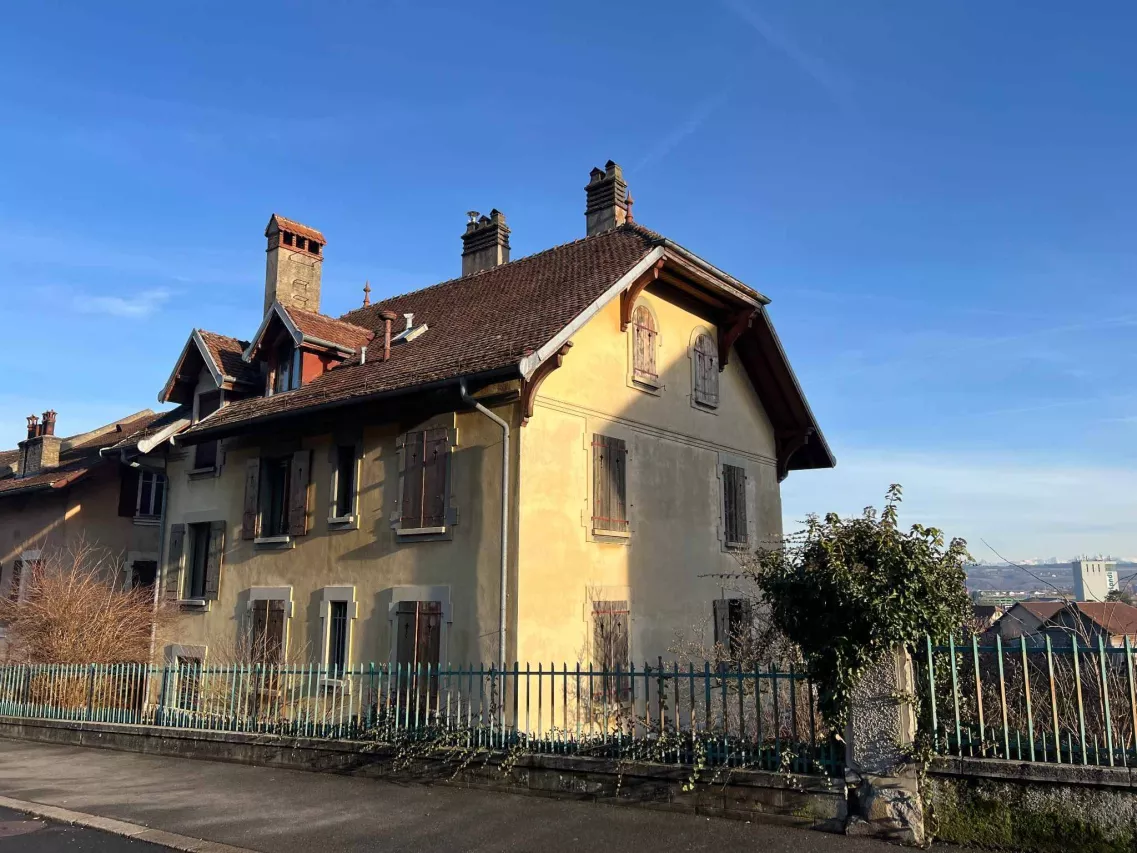 Orbe - Immeuble locatif mitoyen à deux pas du centre-ville avec places de parc