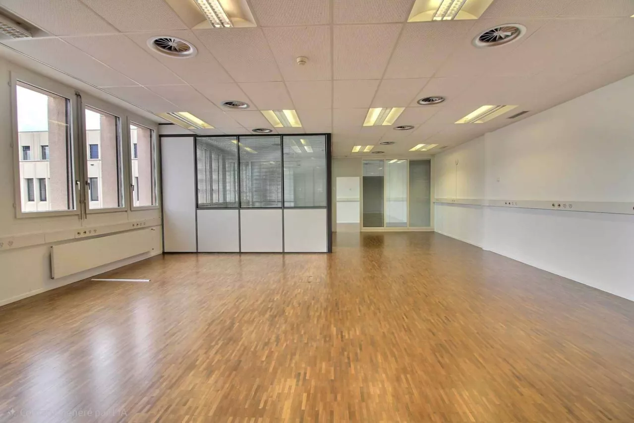 Vente BELLE SURFACE ADMINISTRATIVE DE 186 M2