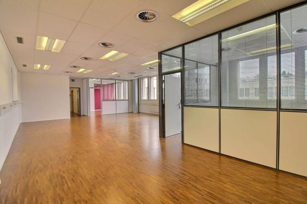 Vente BELLE SURFACE ADMINISTRATIVE DE 186 M2