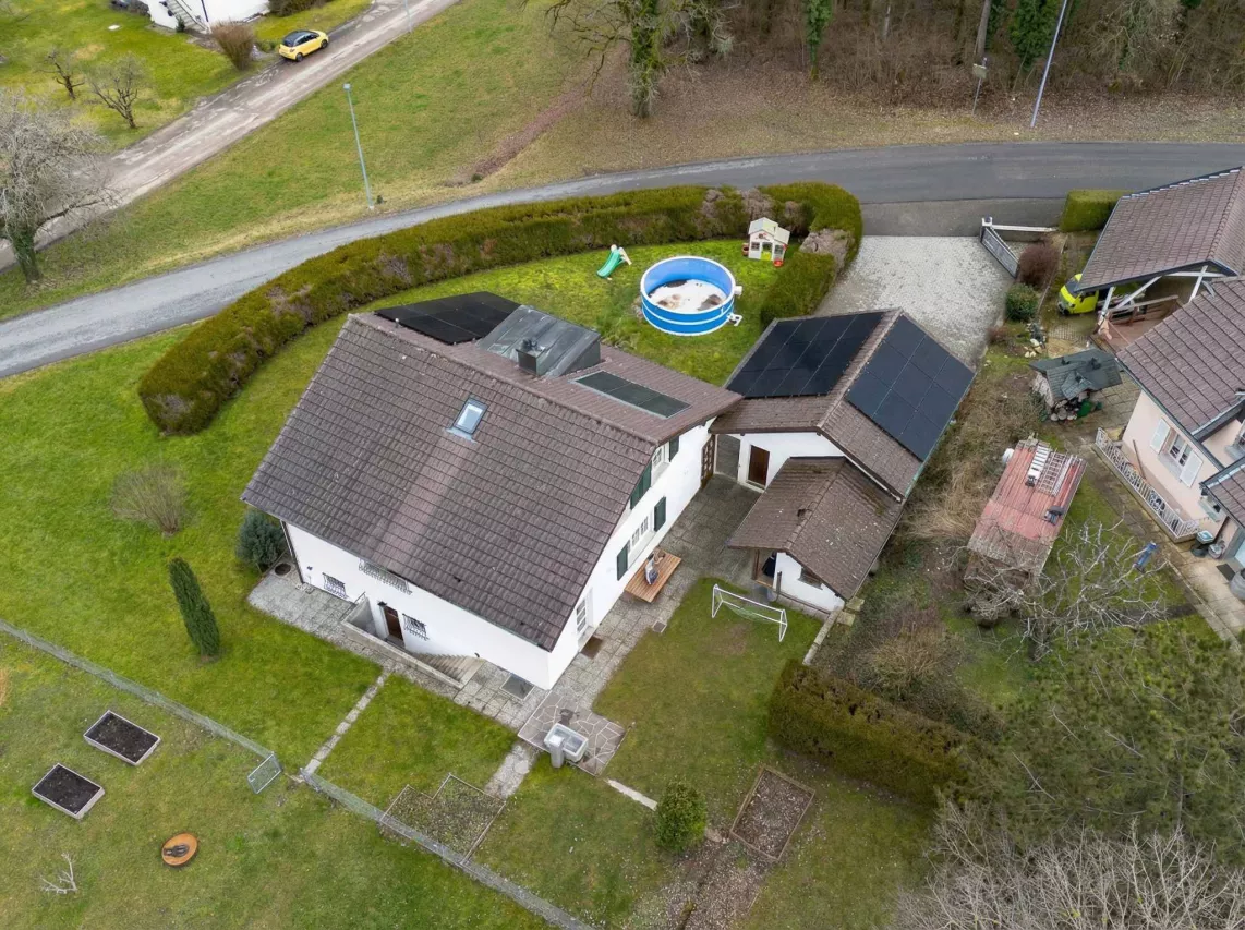 Montcherand - Superbe villa individuelle de 5½ pièces avec vue dégagée, terrasse couverte, piscine hors sol et grand jardin verdoyant