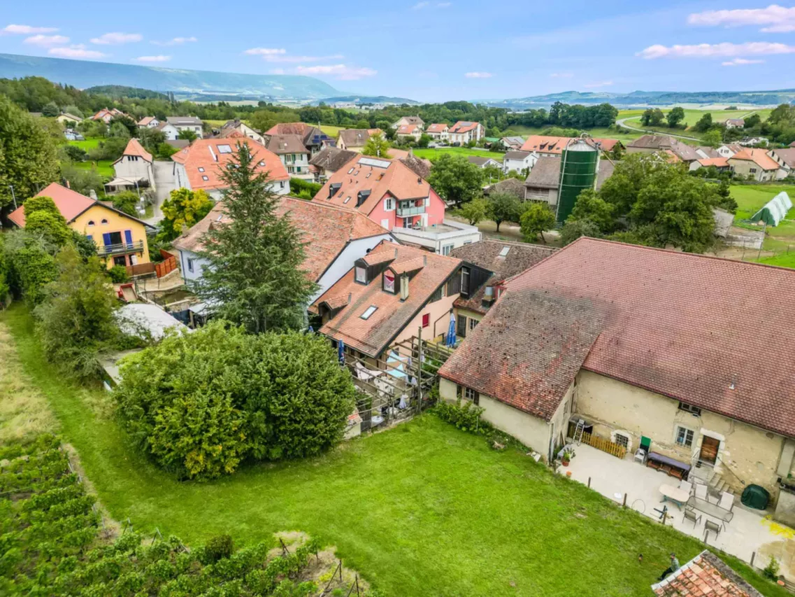 Agiez - Immeuble mixte à Agiez