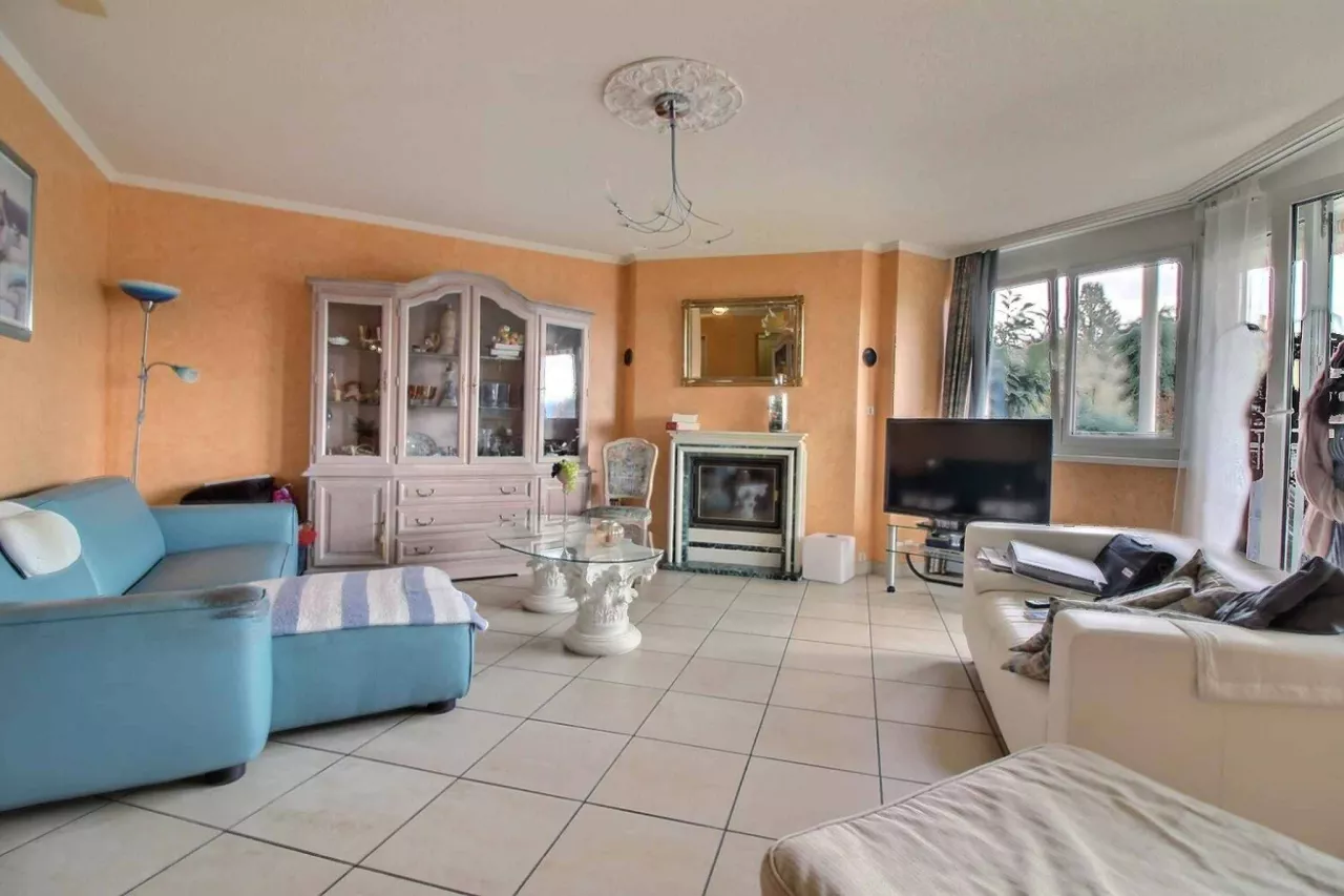 Prilly - VASTE ET LUMINEUX LOGEMENT DE 3,5 PIECES DE 98M2 AVEC GRANDE TERRASSE DE 16M2 - VUE SUR LE <br>LAC ET  LES MONTAGNES - ENDROIT PARTICULIEREMENT CALME ET VERDOYANT