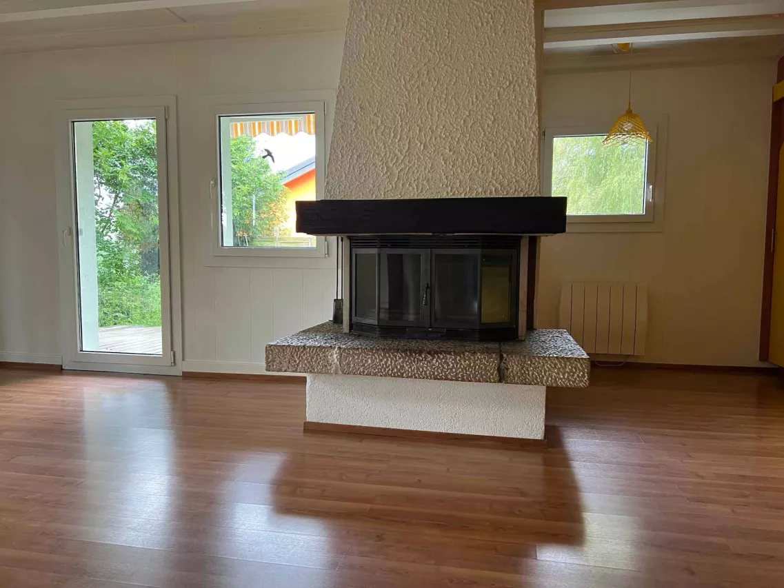 Grandevent - Charmante maison individuelle de 3½ pièces avec grand jardin, garage et places de parc