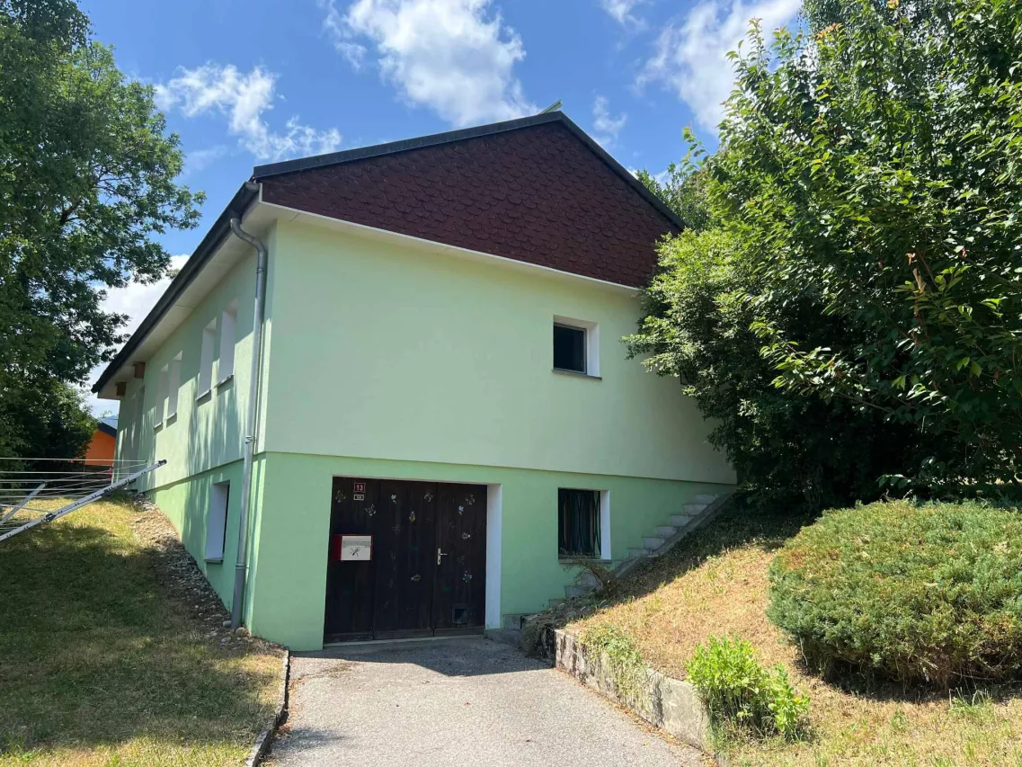 Grandevent - Charmante maison individuelle de 3½ pièces avec grand jardin, garage et places de parc