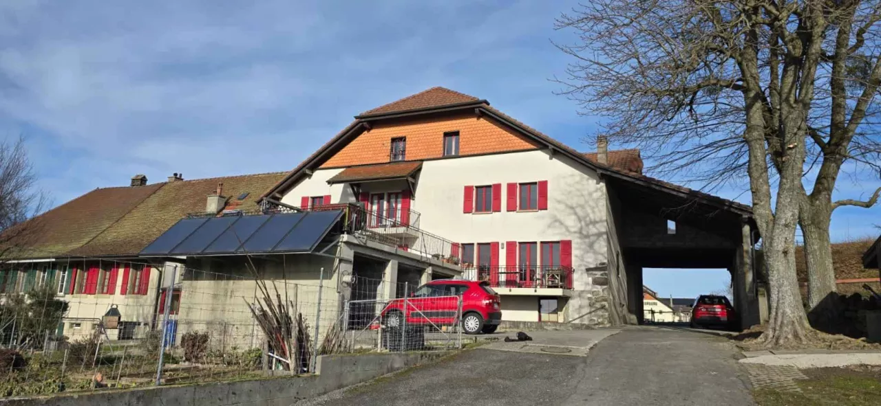 Crissier - Magnifique ferme locative rénovée avec 3 logements, atelier et dépôt