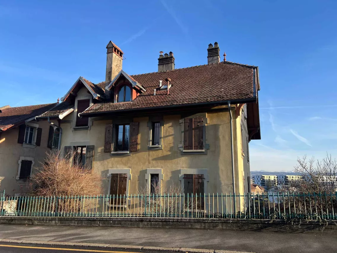 Orbe - Immeuble locatif mitoyen à deux pas du centre-ville avec places de parc