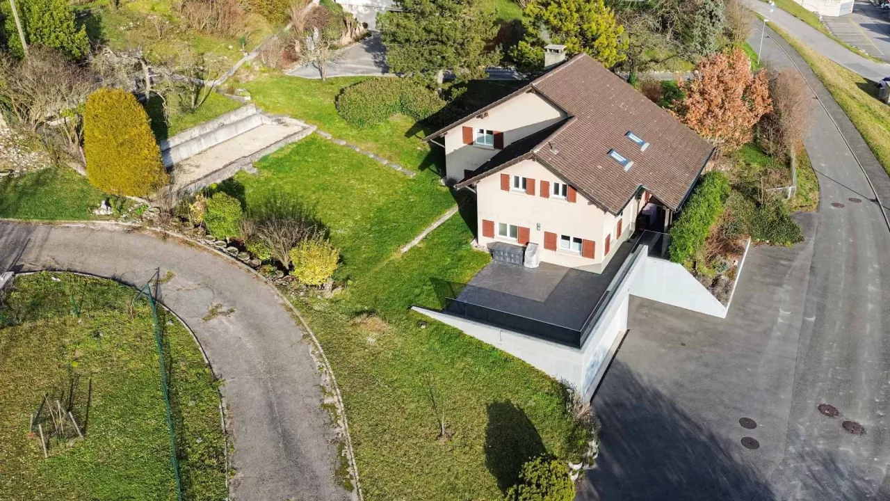 Orbe - Magnifique villa individuelle de 7½ pièces avec vue dégagée, terrasse et grand jardin verdoyant