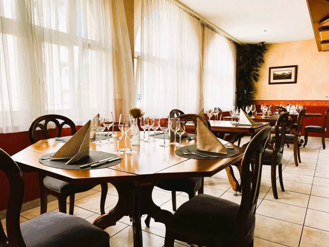 Leytron - Ensemble mixte Appartement + Restaurant – Opportunité rare à fort potentiel de valorisation