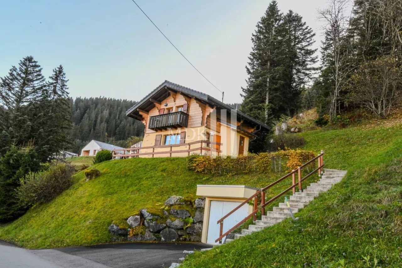 Charmant chalet avec vue dégagée