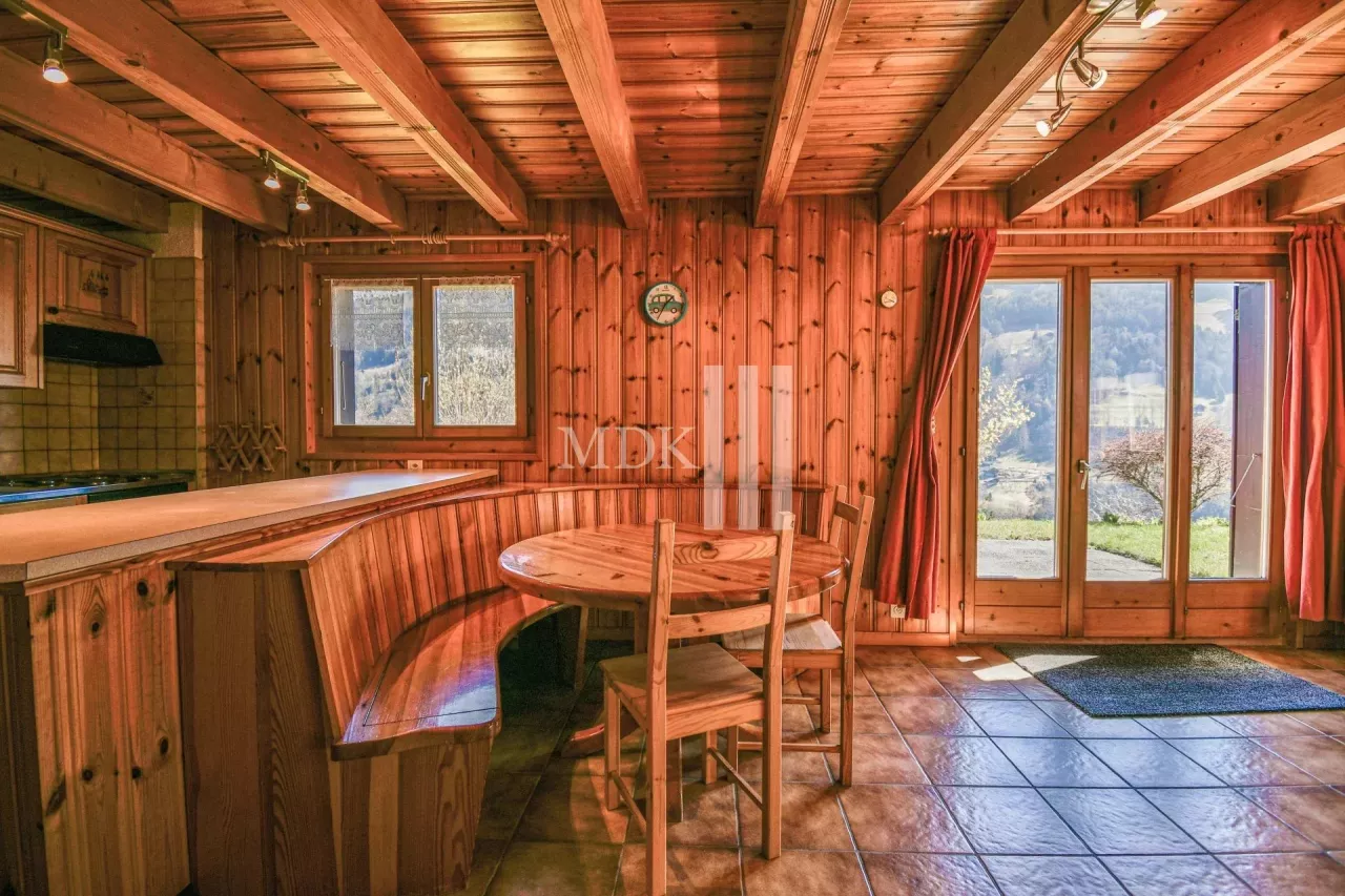 Opportunity! Beautiful chalet in a quiet neighborhood