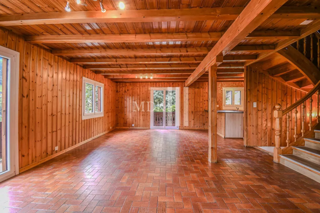 Charmant chalet sur 3 niveaux avec garage