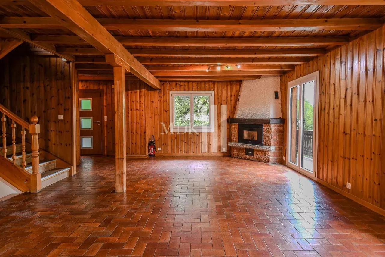 Charmant chalet sur 3 niveaux avec garage