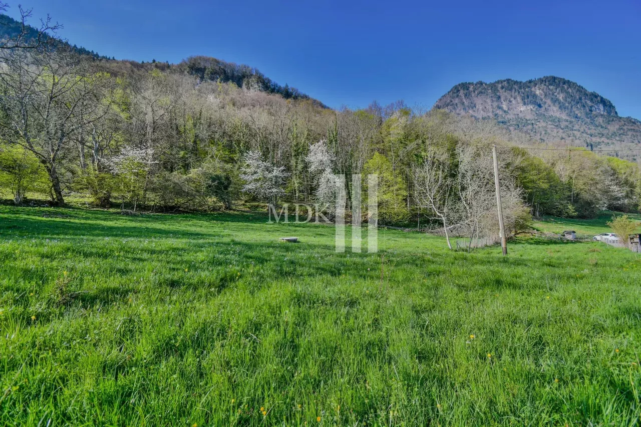 Idéal pour promoteur : terrain avec vue sur le lac et les montagnes