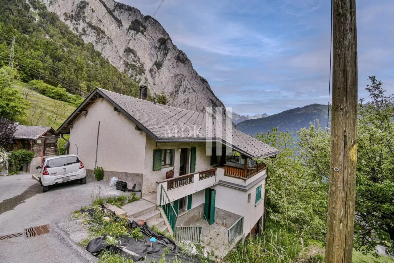 Maison de village de deux logements + parcelle à bâtir