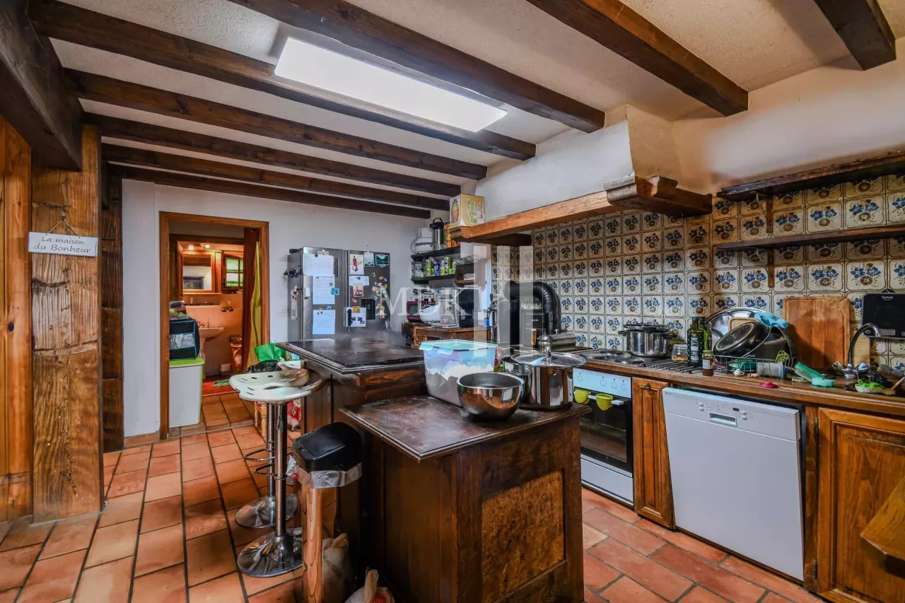 Magnifique chalet isolé avec spacieux terrains