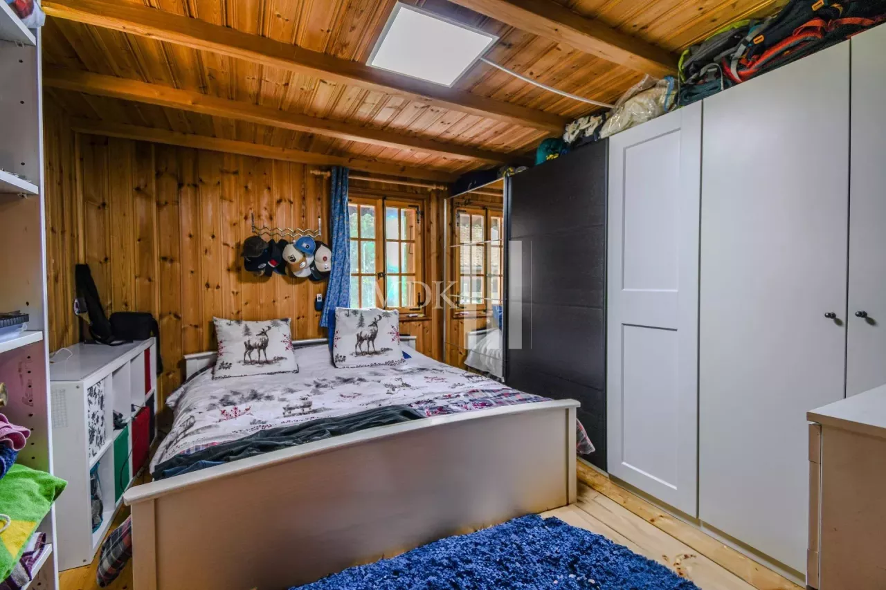 Magnifique chalet isolé avec spacieux terrains