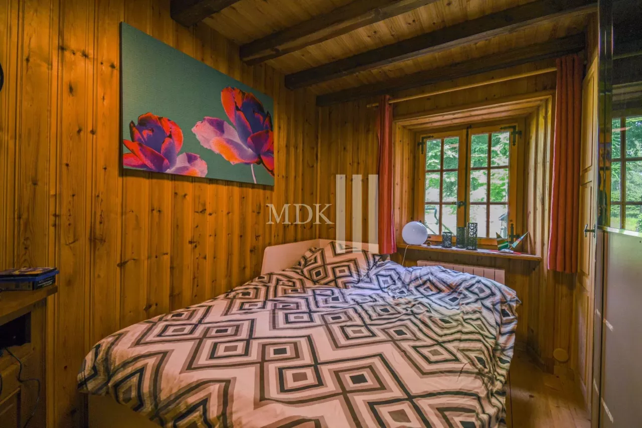 Magnifique chalet isolé avec spacieux terrains