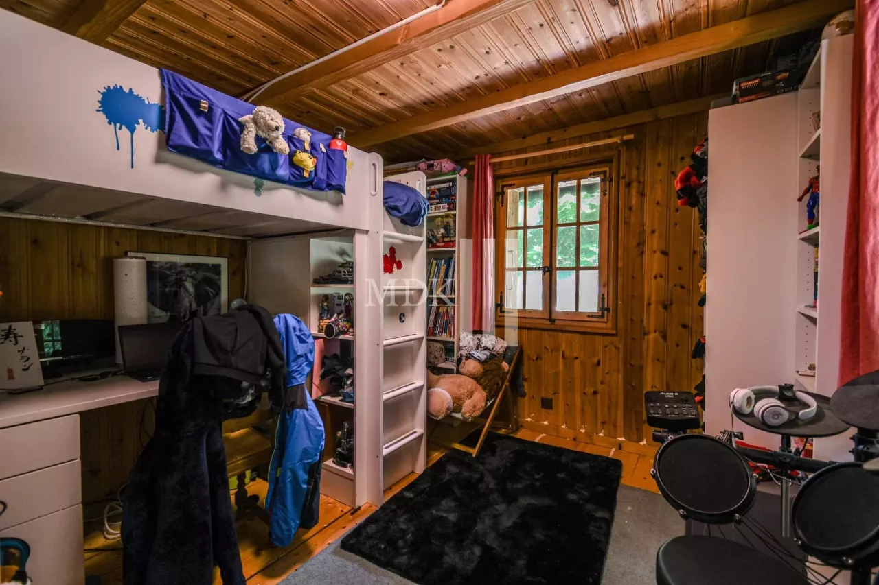 Magnifique chalet isolé avec spacieux terrains