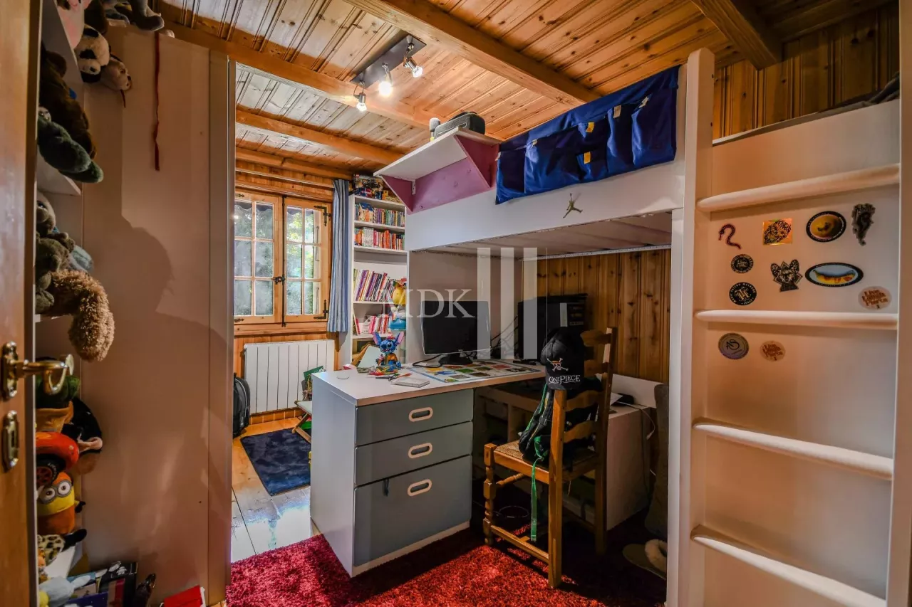 Magnifique chalet isolé avec spacieux terrains