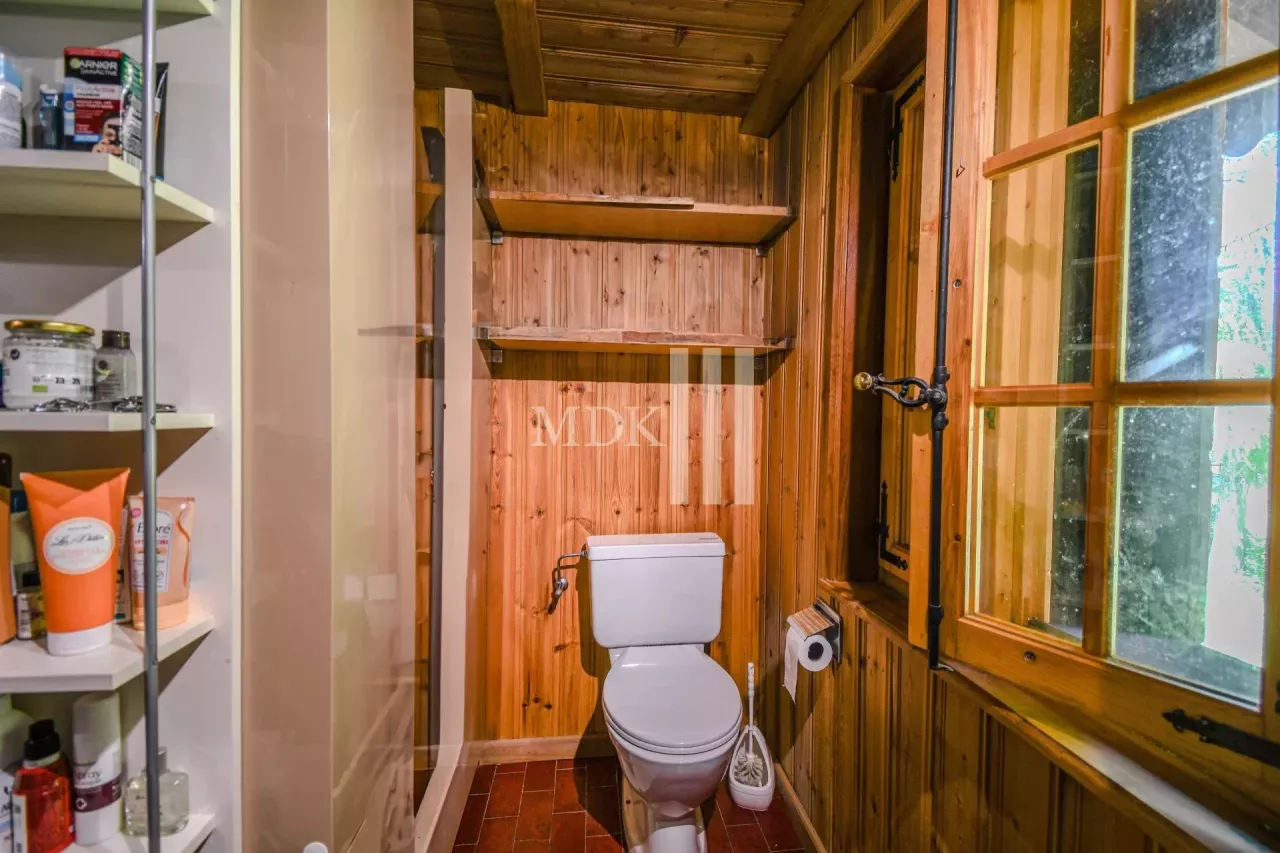 Magnifique chalet isolé avec spacieux terrains
