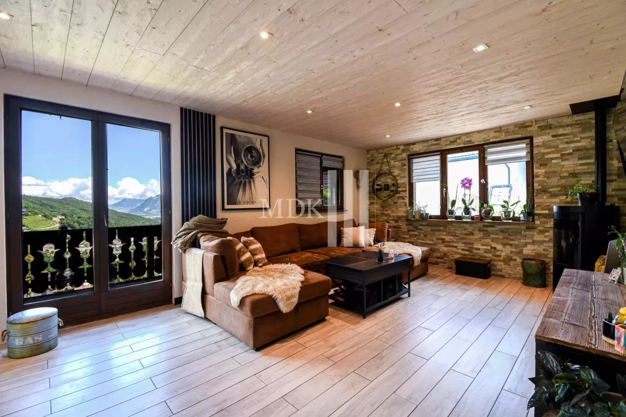 Charmant chalet avec vue dégagée sur la plaine et les montagnes