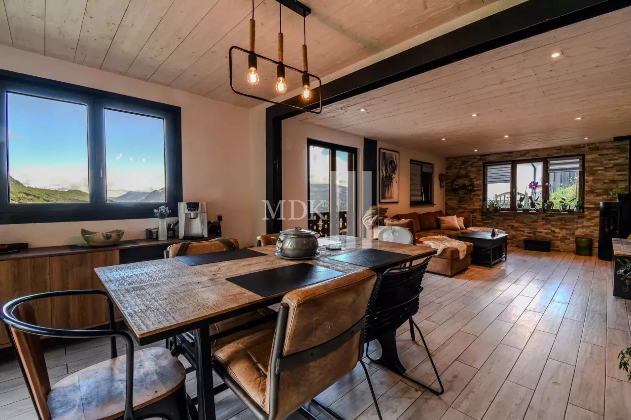 Charmant chalet avec vue dégagée sur la plaine et les montagnes