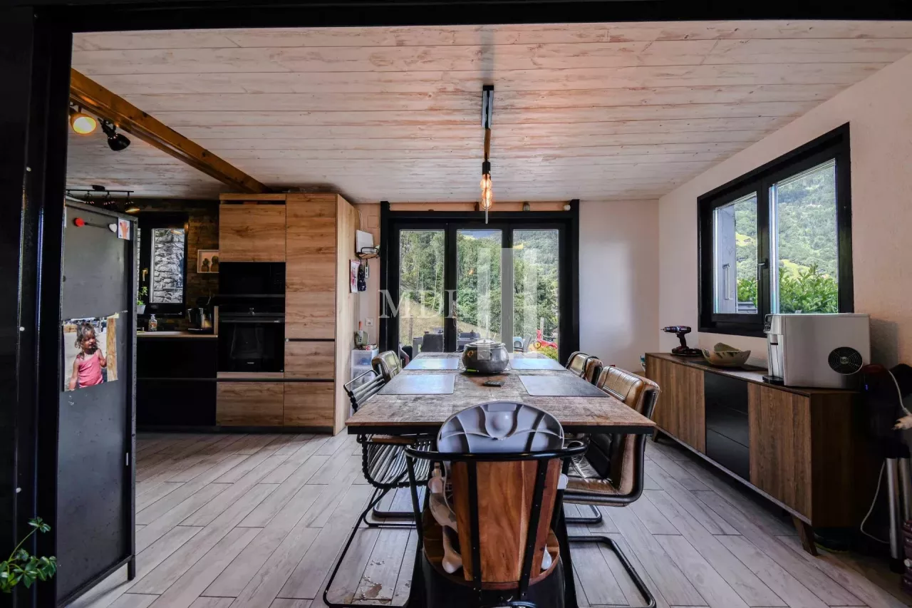 Charmant chalet avec vue dégagée sur la plaine et les montagnes