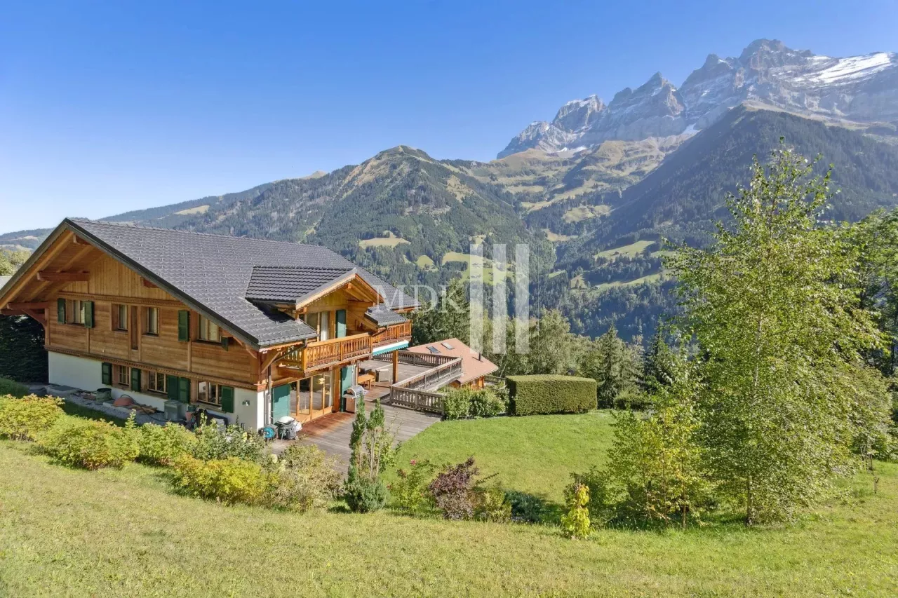 propriété d'exception de 13 pièces sur les hauts de Champéry