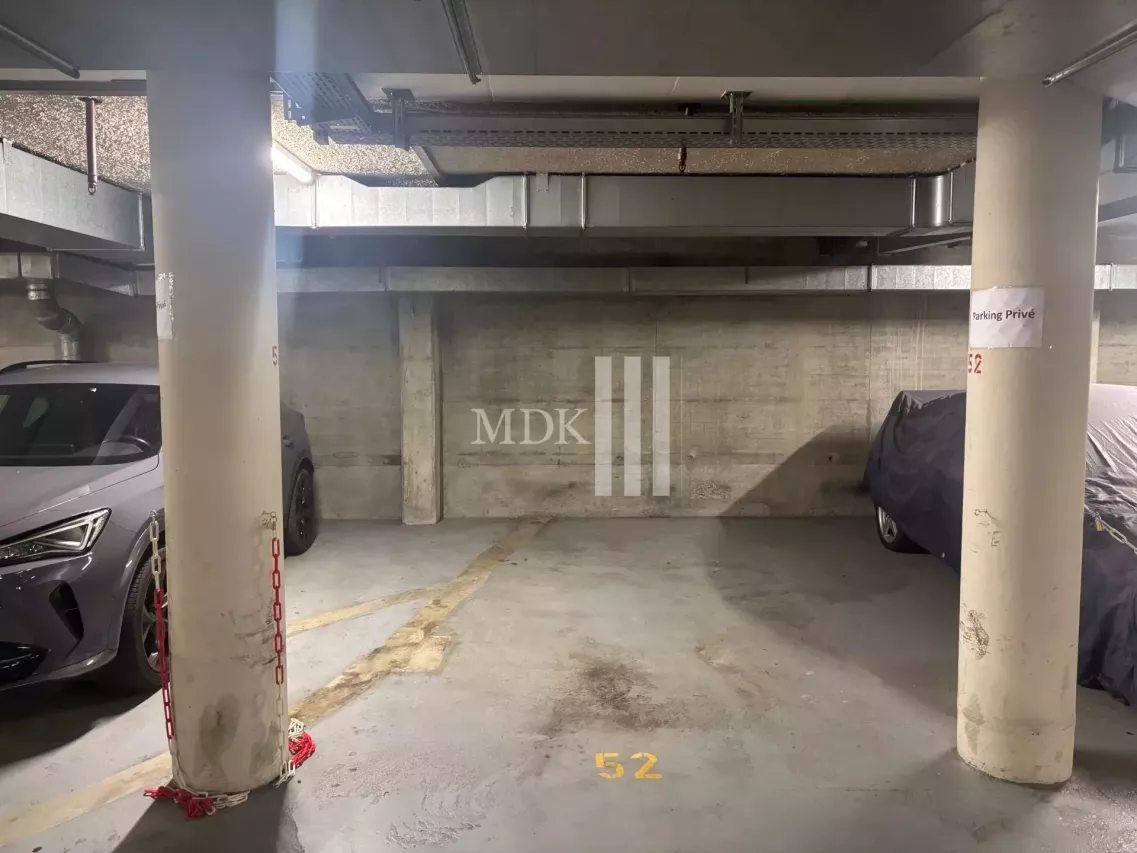 Deux place de parc intérieures à louer au centre-ville de Monthey