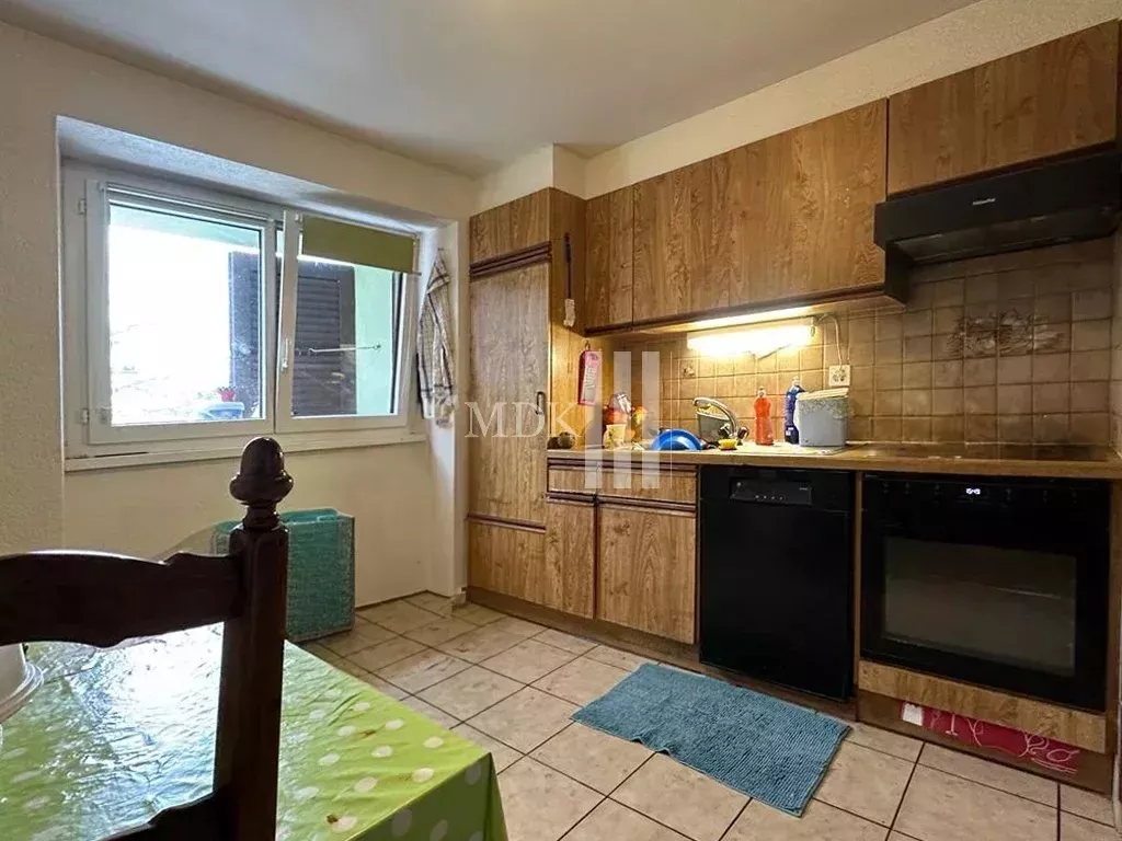 Idéal pour investisseur : maison de deux appartements