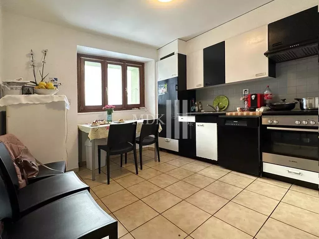 Idéal pour investisseur : maison de deux appartements
