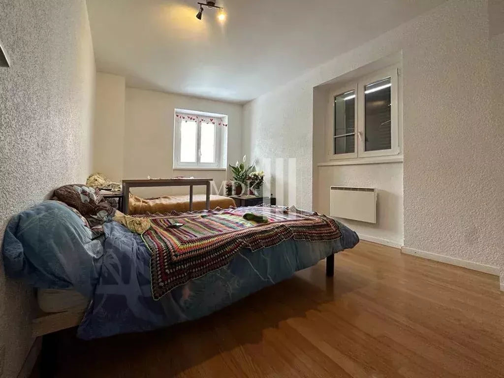 Idéal pour investisseur : maison de deux appartements