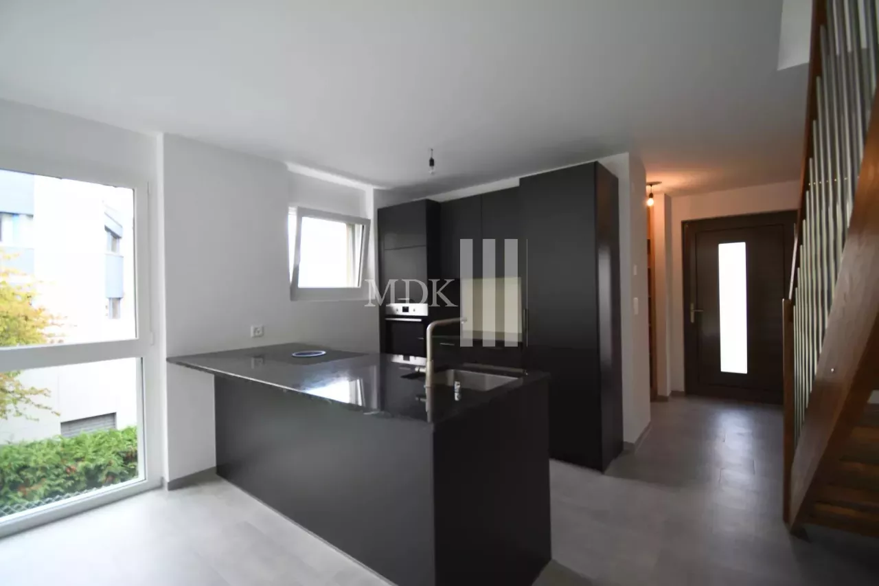 Maison mitoyenne neuve de 3.5 pièces à louer à Monthey