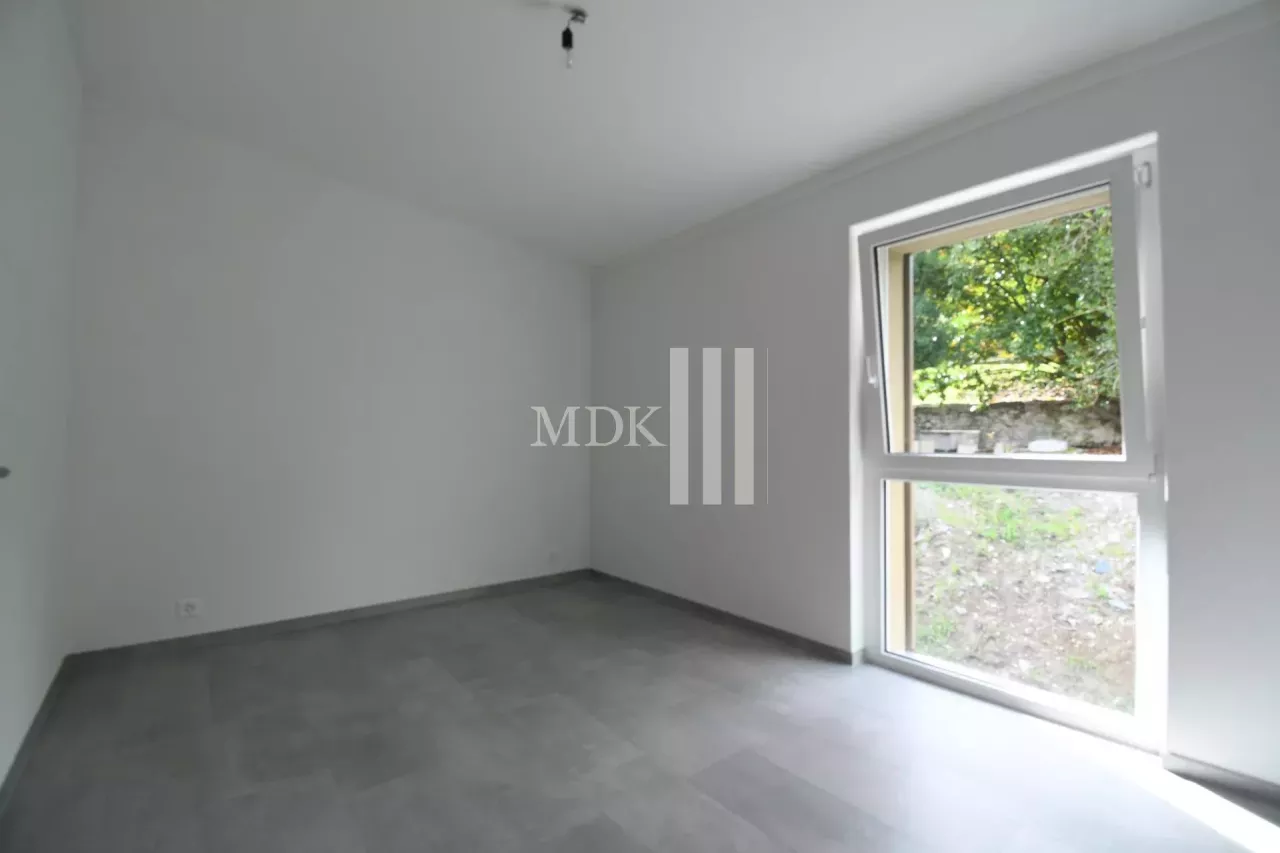 Maison mitoyenne neuve de 3.5 pièces à louer à Monthey