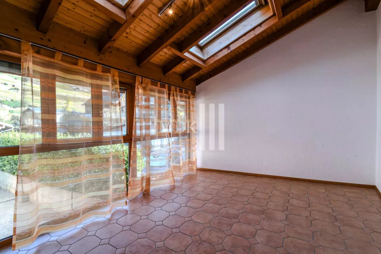 Opportunité Investisseur : maison de deux logements + grange à transformer