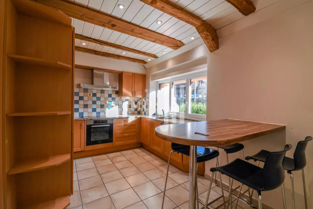 Opportunité Investisseur : maison de deux logements + grange à transformer