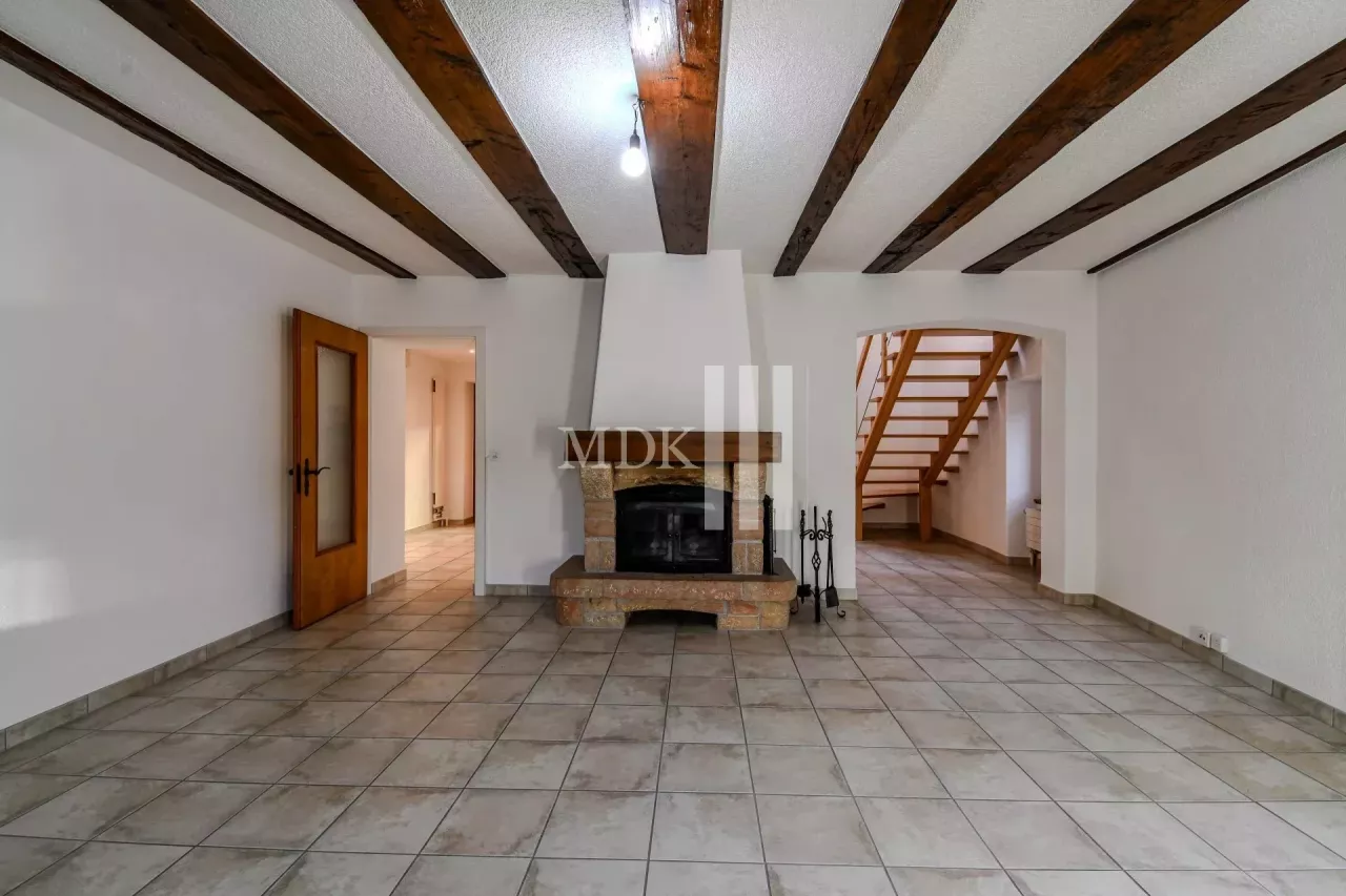 Opportunité Investisseur : maison de deux logements + grange à transformer