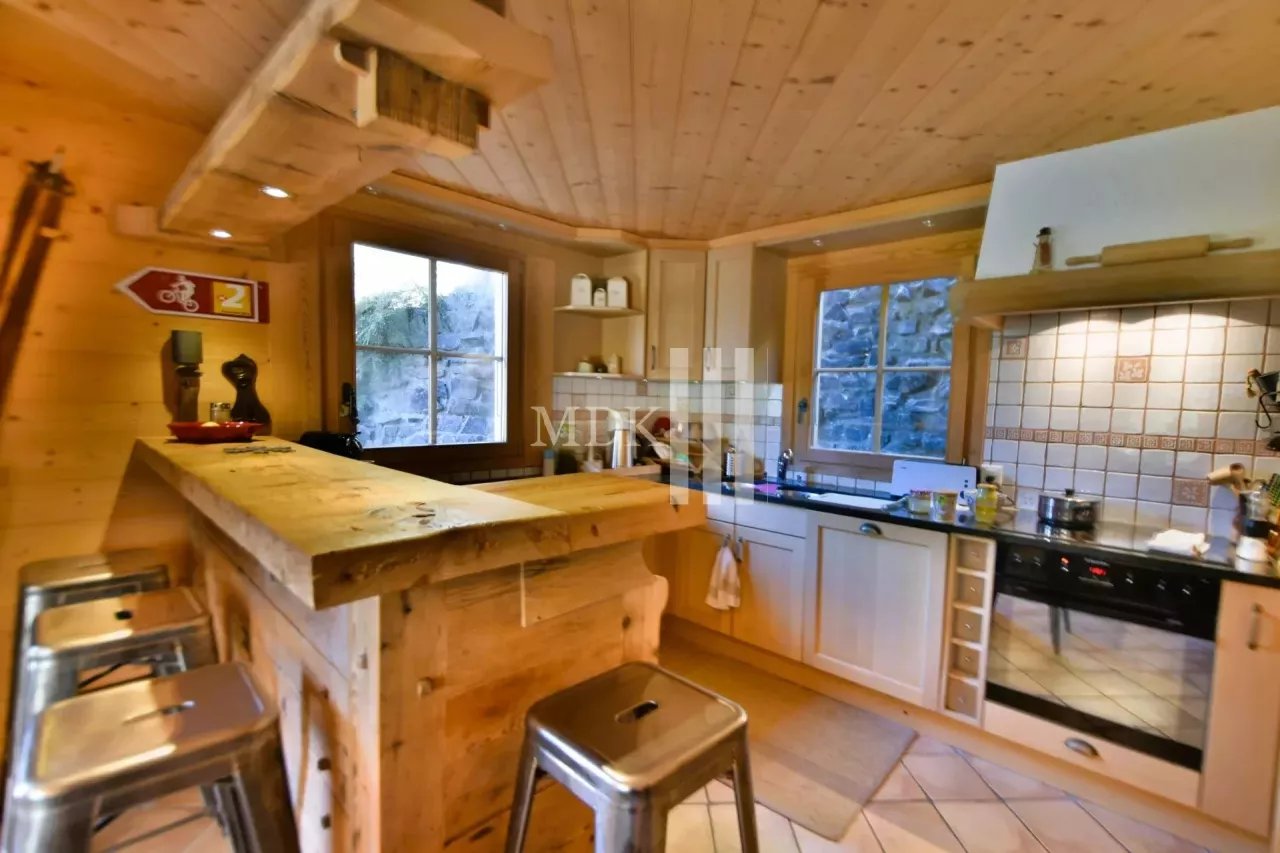 Chalet meublé à louer pour l'été 25 ou l'hiver 25-26 à Champéry !