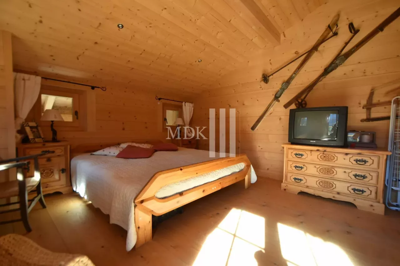 Chalet meublé à louer pour l'été 25 ou l'hiver 25-26 à Champéry !