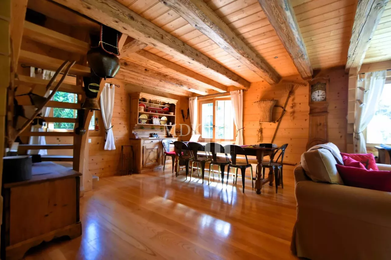 Chalet meublé à louer pour l'été 25 ou l'hiver 25-26 à Champéry !