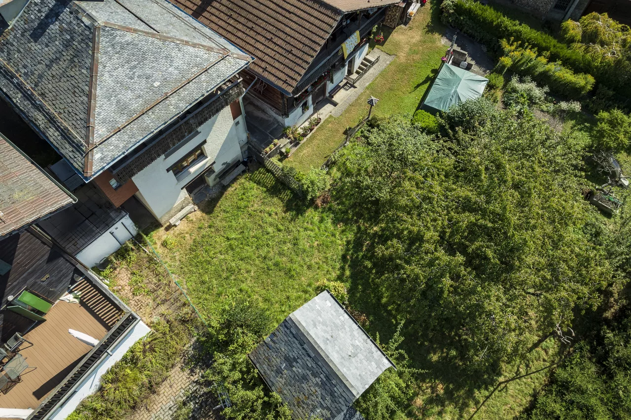 Maison villageoise de 2 appartements sur parcelle dominante aux Posses-sur-Bex