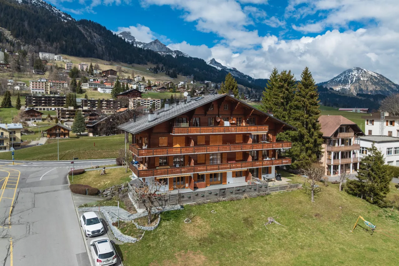 Appartement duplex avec place de parc intérieure à Leysin