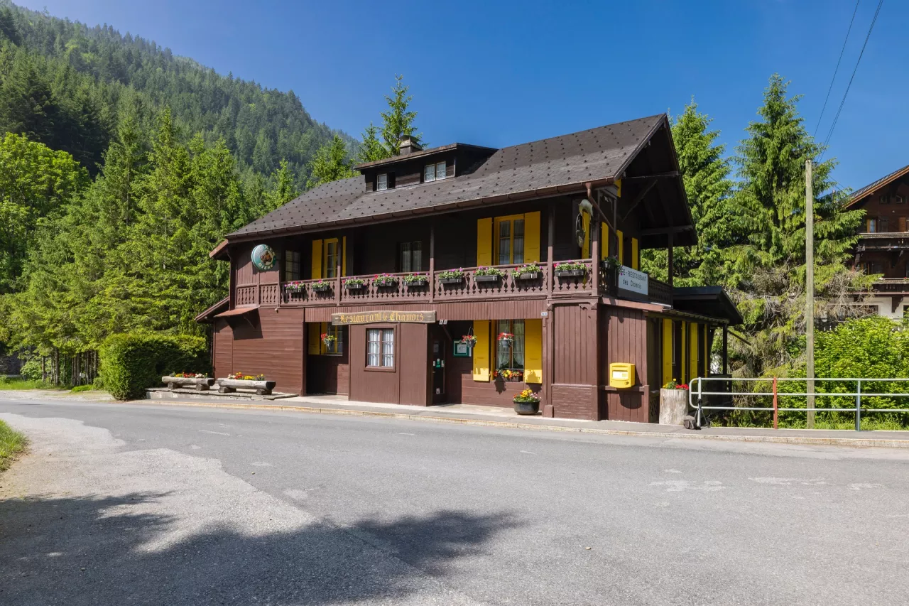 Restaurant individuel avec habitation aux Plans-sur-Bex