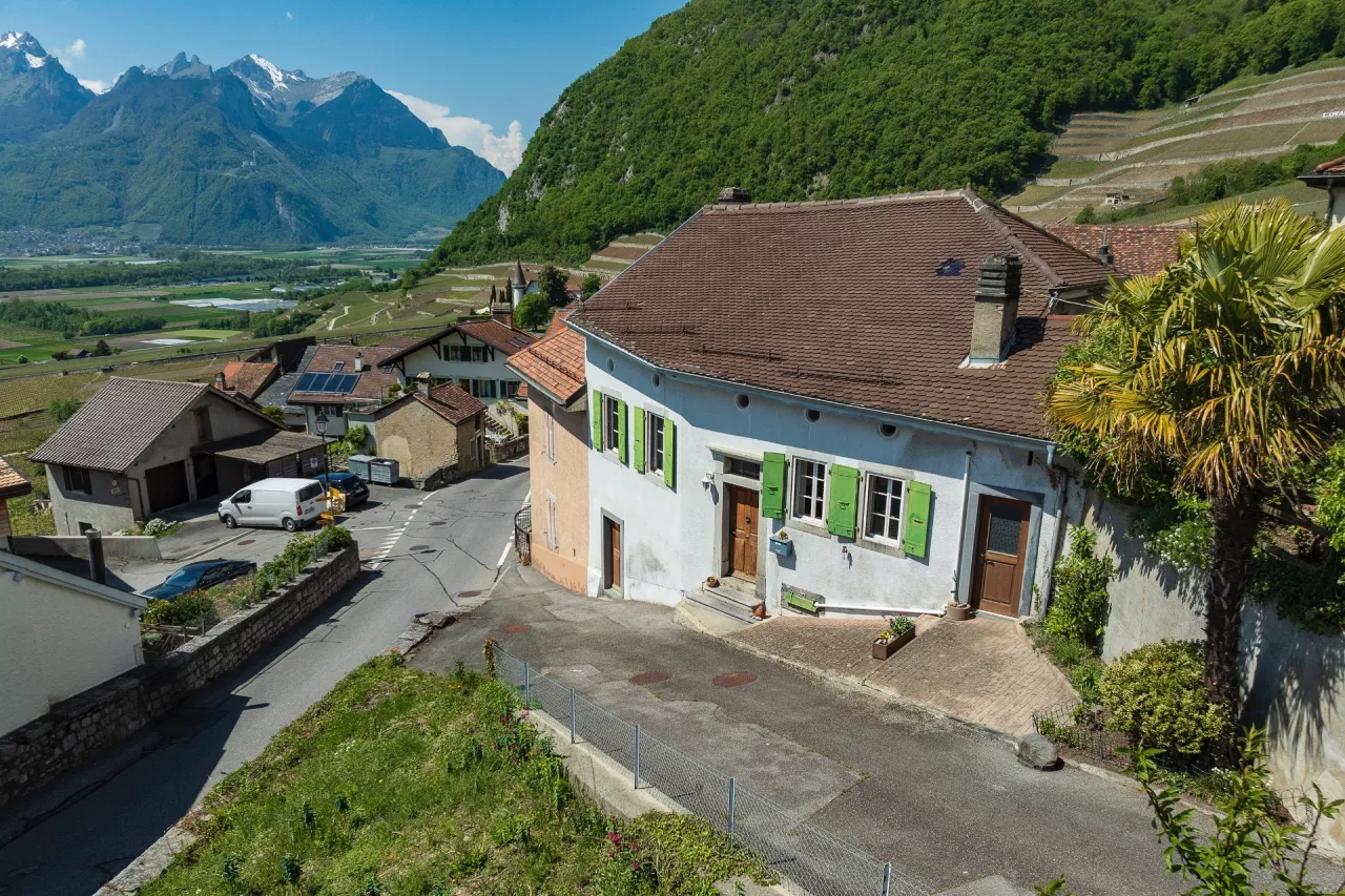Maison villageoise contiguë de 3.5 pièces à Yvorne